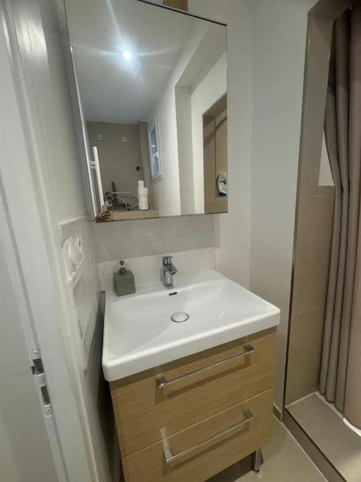 Luxueux Appartement La Defense - Porte Maillot - Parc De Bagatelle - Jardin D'Acclimatation - 6 Pers Bois-Colombes Екстериор снимка
